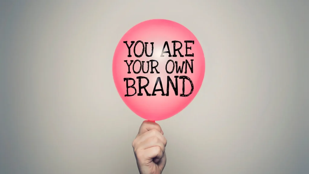 Ballon mit der Aufschrift „You are your own brand“ als Symbol für den Aufbau einer eigenen Marke für alkoholfreie Destillate im Private-Label-Modell